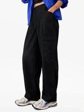 New Athleta Paradise Straight Leg Cargo Pants in Black